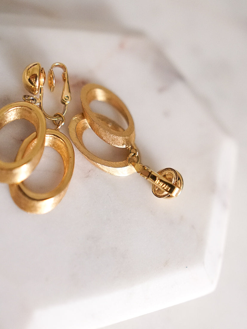 CROWN TRIFARI Gold Oval Dangle Clip-On Earrings
