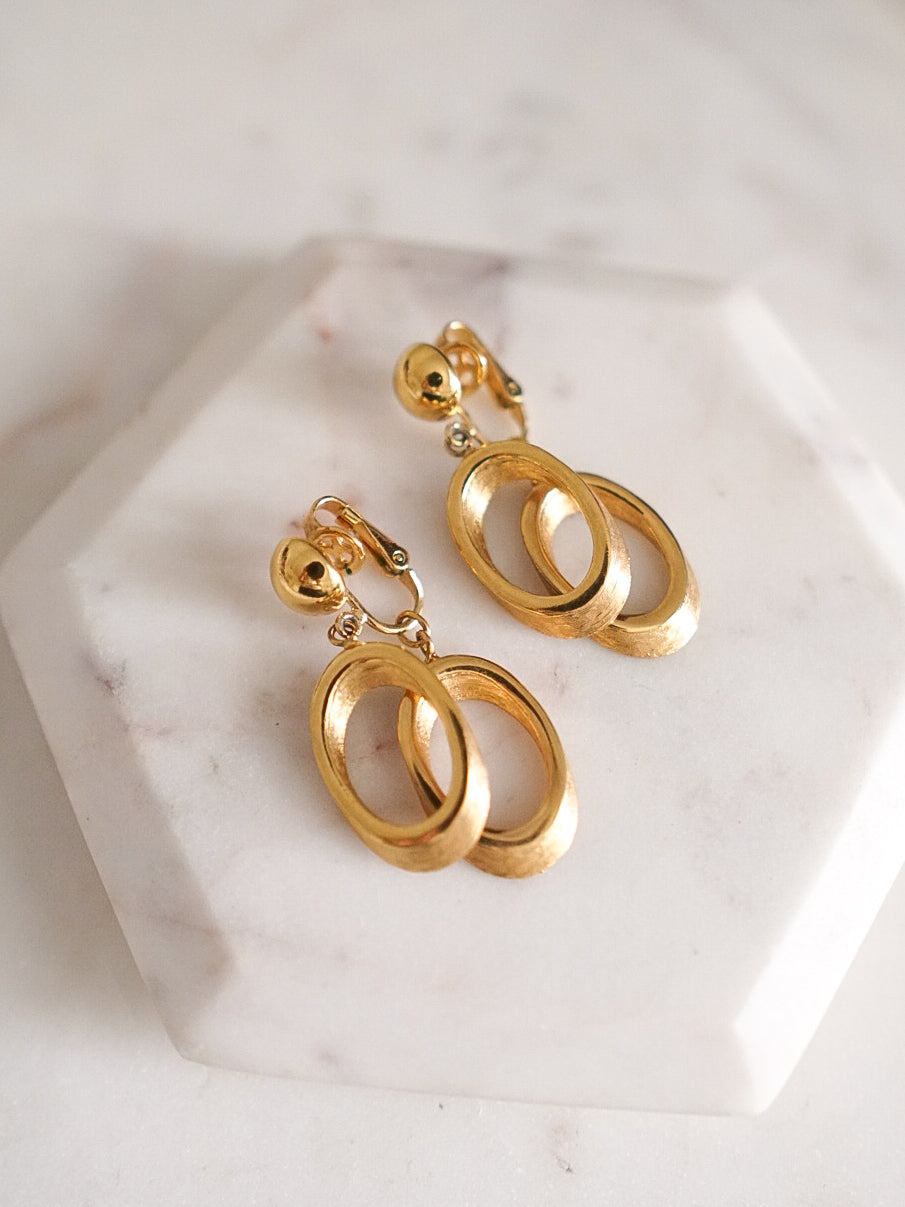 CROWN TRIFARI Gold Oval Dangle Clip-On Earrings